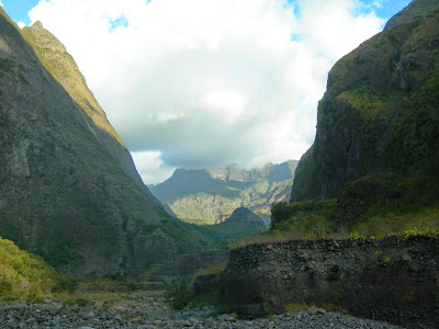 File:Rivière des Galets depuis la canalisation des Orangers.JPG